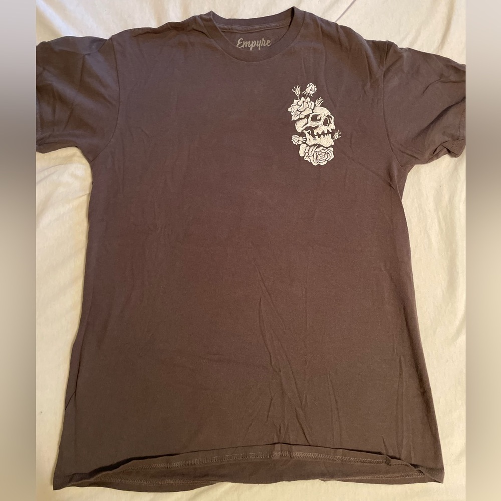 Medium Men’s Gray Skull Shirt